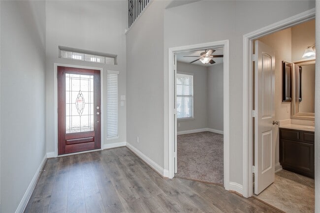 Building Photo - 12816 Oak Fls Dr