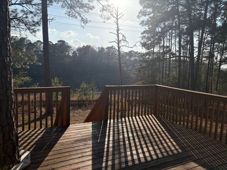 Building Photo - 404 Lake Front Dr