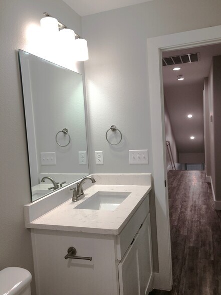 Building Photo - 709 W Woodard St