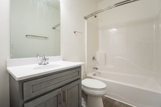 Building Photo - 373 E 13th Ave