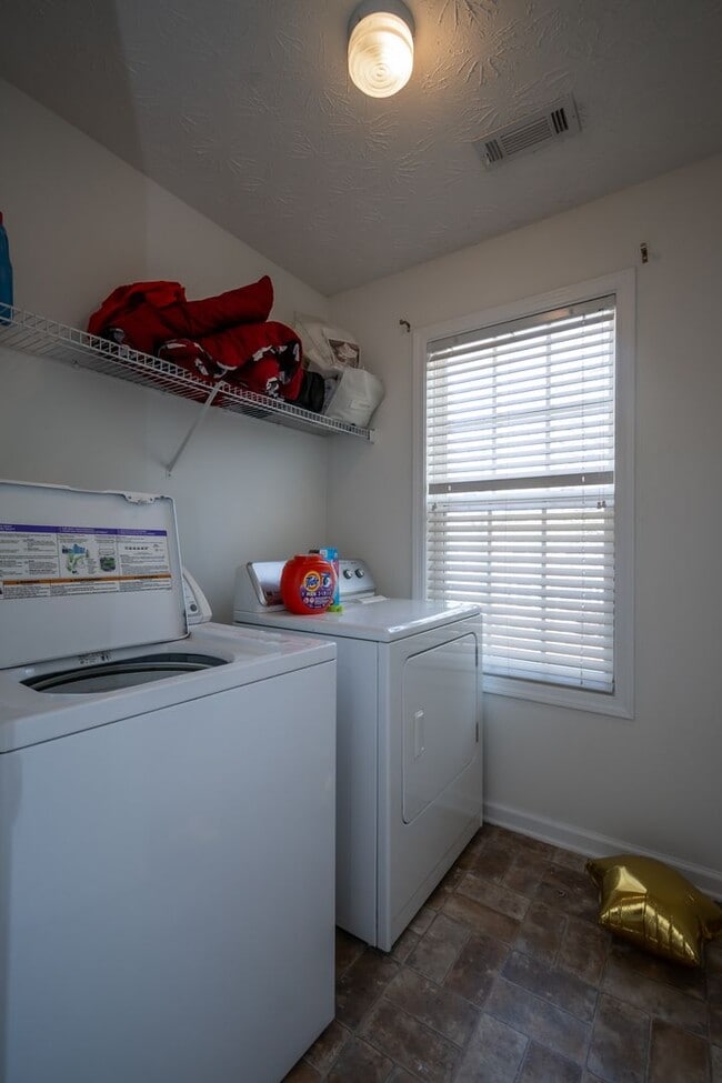 Building Photo - 213 Sidney Lanier Ave