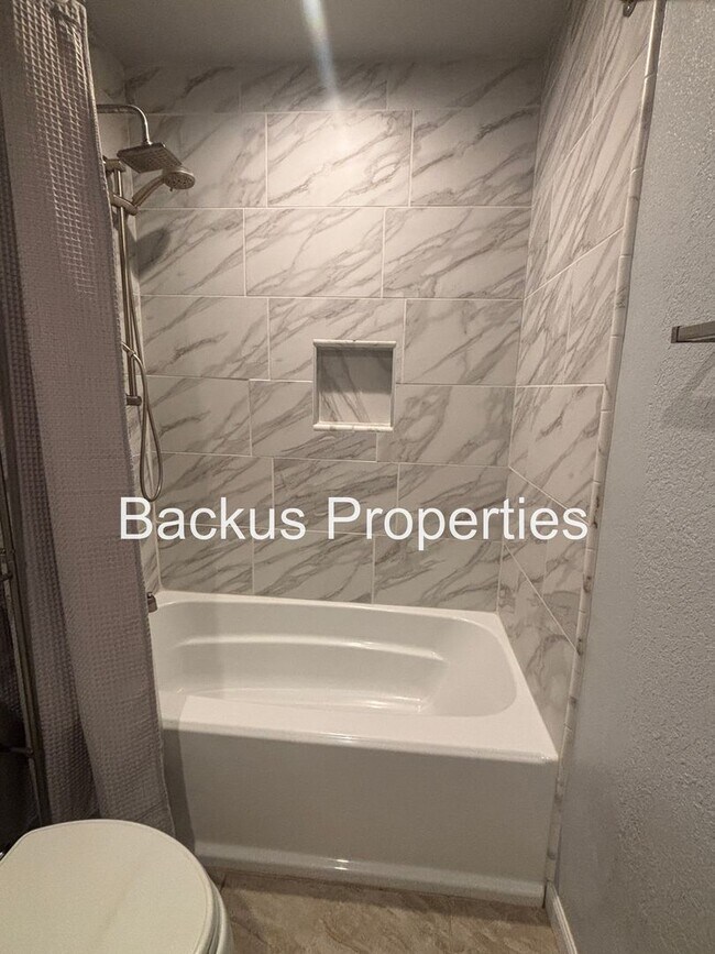 Building Photo - ALL UTILITIES INCLUDED! Wonderful Three-Bedroom home in Gonzales