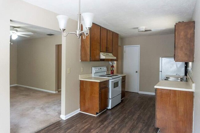 Building Photo - 709 Pointe Ct