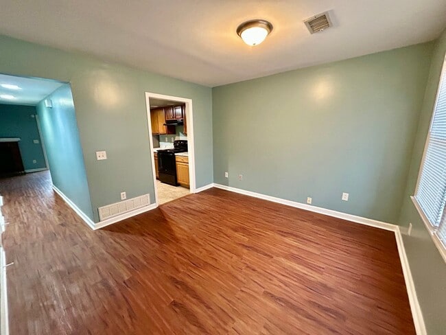 Building Photo - 2 Bedroom With a Bonus Room!