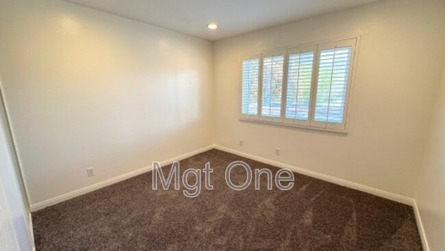 Building Photo - 2620 Vista Del Oro