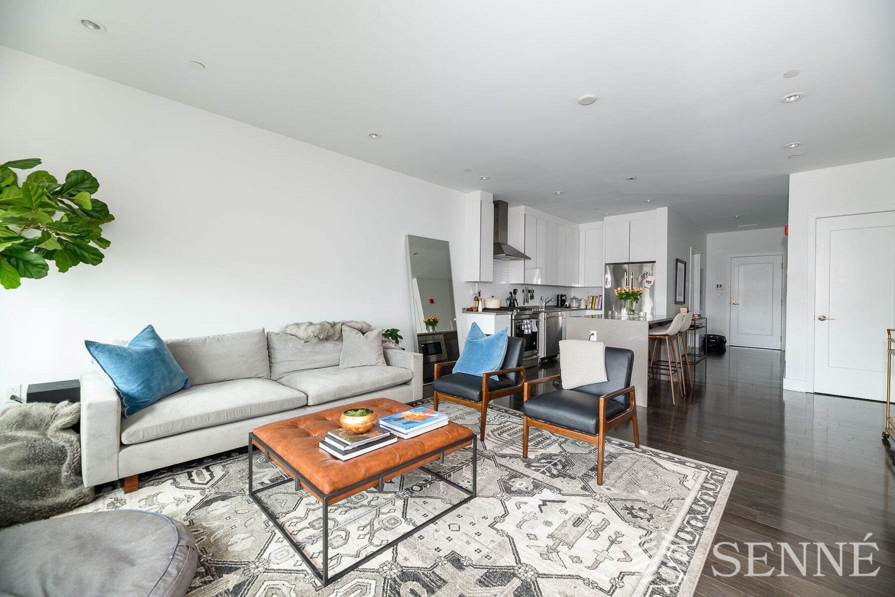 Building Photo - 2 W 6th St