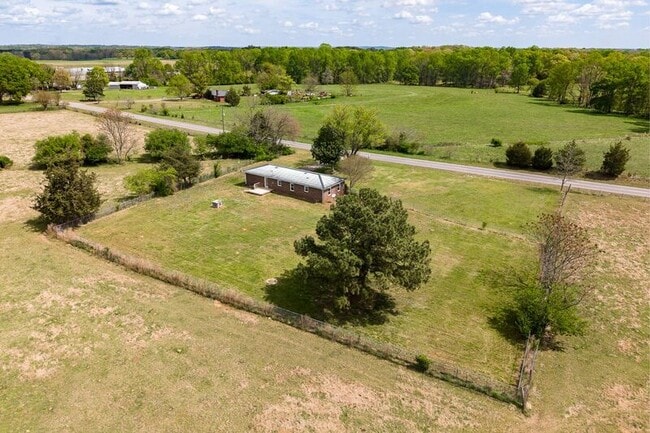 Building Photo - 386 Sandy Creek Rd