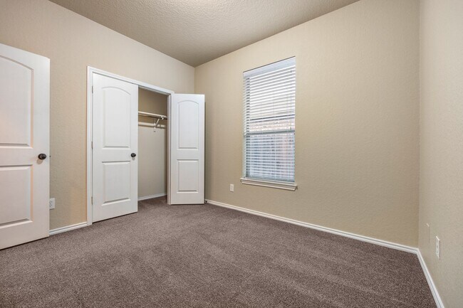 Building Photo - 293 Rosalie Dr