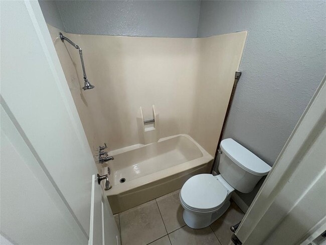 Building Photo - 10106 Missel Thrush Dr