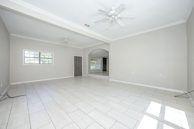 Building Photo - Charming 4-Bedroom, 2-Bath Home in a Prime Location