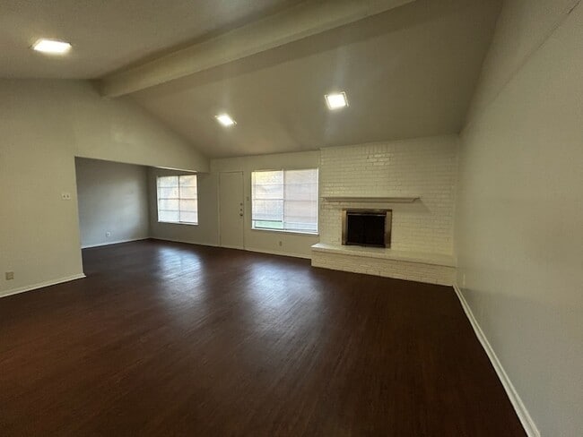 Building Photo - 2716 Sibley Dr