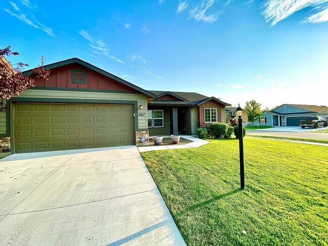 Primary Photo - 4 Bedroom + Bonus with 2 baths available 8/22