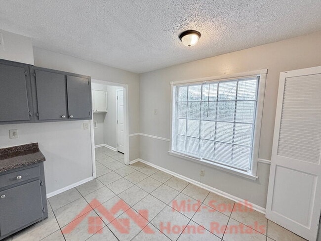 Building Photo - 1266 Hickory Ridge Dr