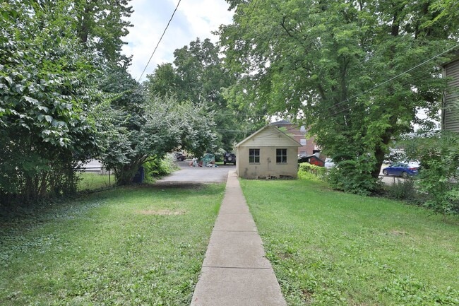 Building Photo - 117 E Lane Ave