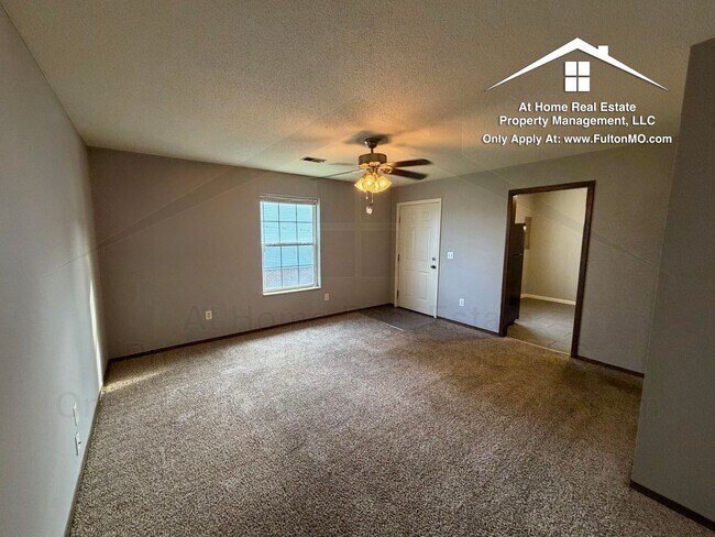 Building Photo - 541 Collier Ln