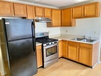 Building Photo - 3 Bedroom in Burlington: LAUNDRY, OFF STREET PARKING, STORAGE, FLEXIBLE LEASE DATES