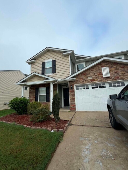 Building Photo - 1001 Sweetgum St