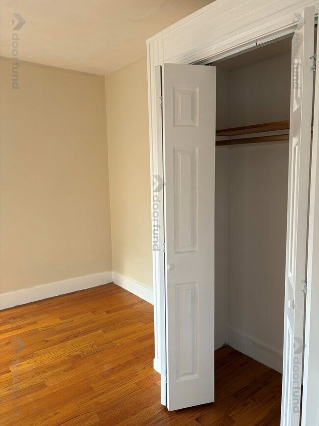 Building Photo - 27 Florence St