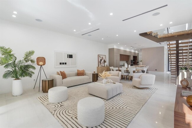 Building Photo - 1410 NE 5th St