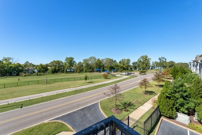 Building Photo - 380 Island Dr