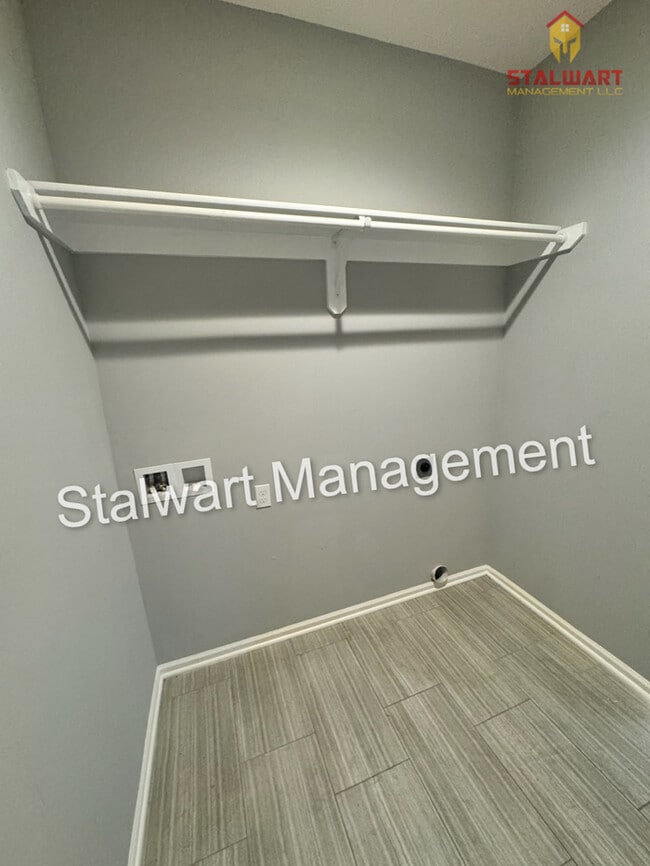 Building Photo - Maintenance free living in Blue Valley School district