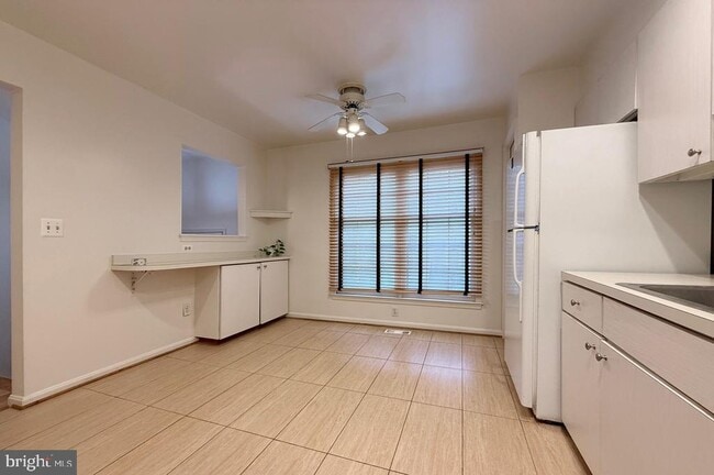 Building Photo - 7136 Swansong Wy