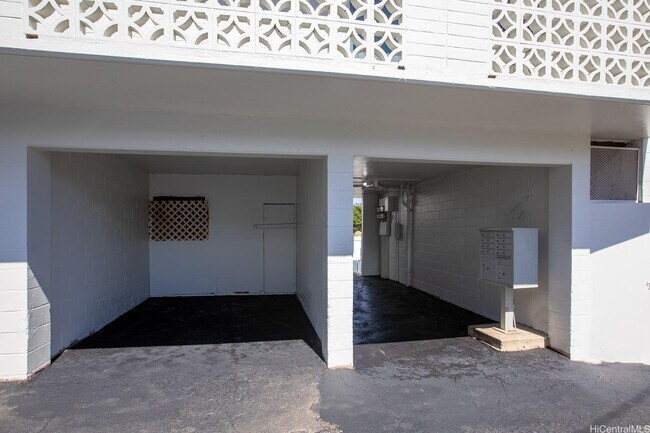 Building Photo - Manthos 94-322 Pupuole St