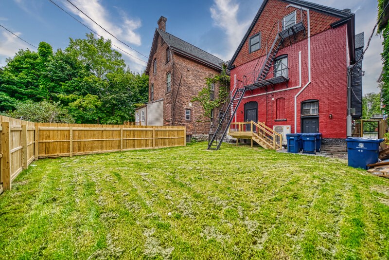 Building Photo - 46 Allen St