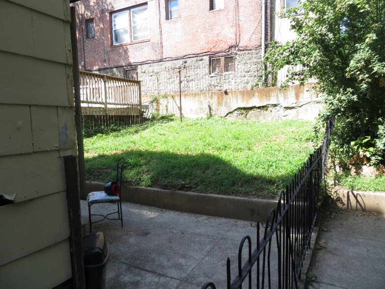 Building Photo - 328 S 43rd St