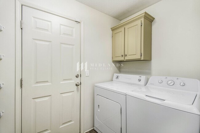 Building Photo - Luxury Duplex in Shadow View