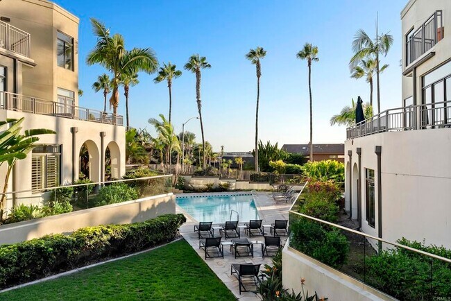 Building Photo - 5460 La Jolla Blvd