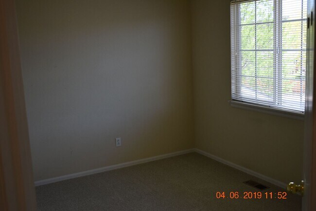 Building Photo - Large Parker Home 3 bed, 3 bath Nearly 2K ...