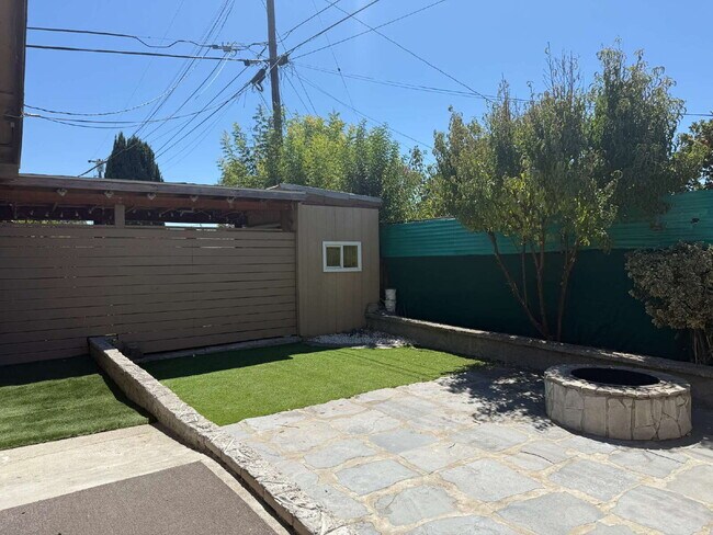 Building Photo - East valley home
