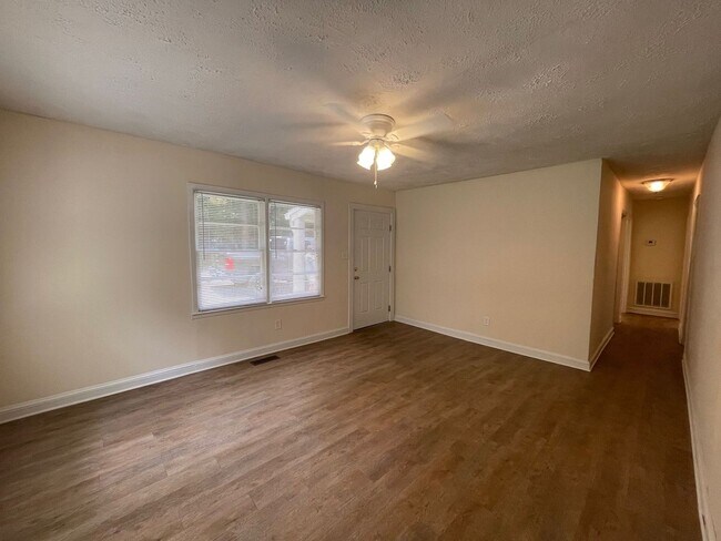 Building Photo - PRE-LEASING FOR JULY 22ND 2026!