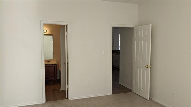 Building Photo - 7216 Park Creek Cir W