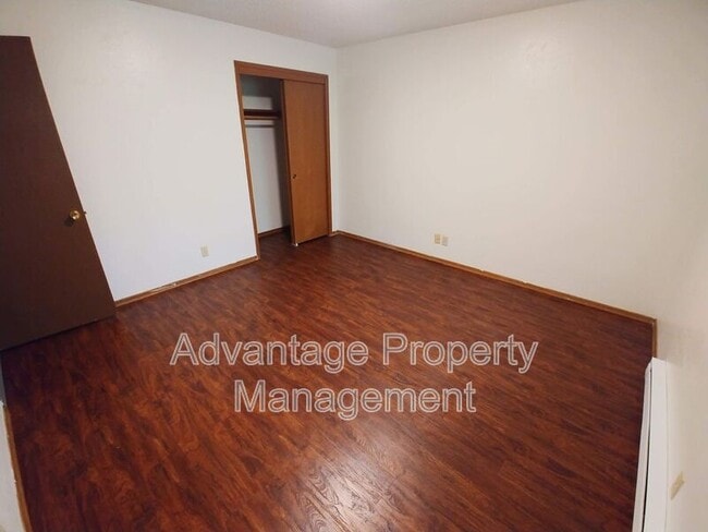 Building Photo - 339 Jackson St W