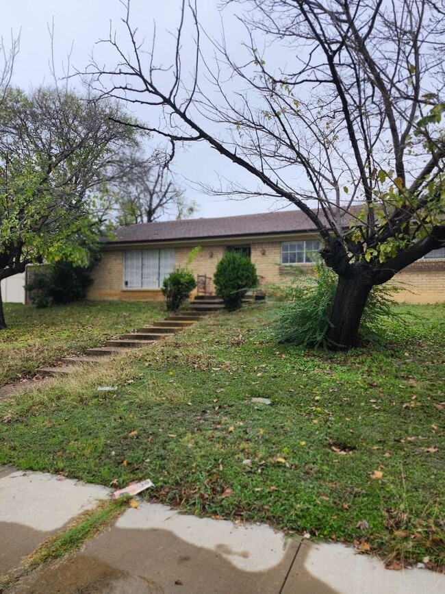 Building Photo - Location....Location....Location....