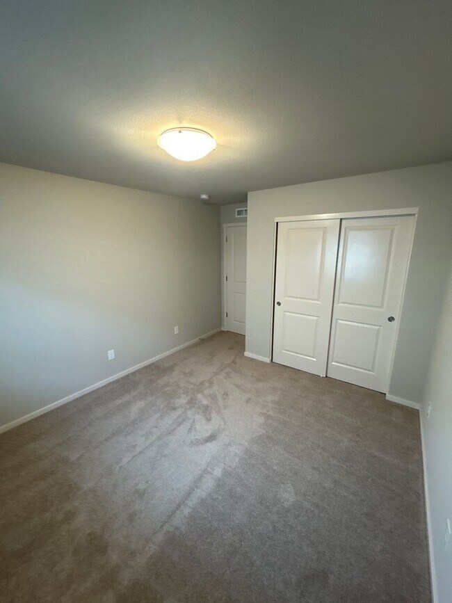 Building Photo - 610 Pickering Ln