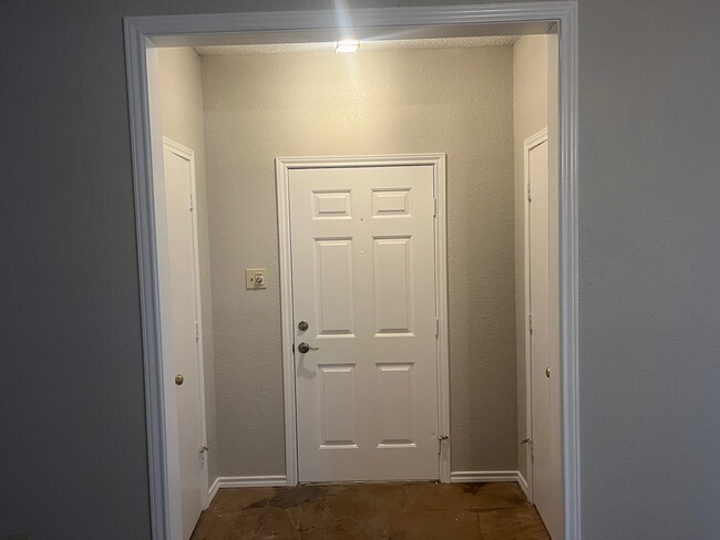 entry way 2 closets - 2213 Oak Bluff Dr