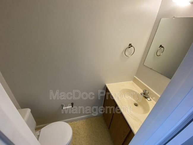 Building Photo - 5230 King's Wood Ln