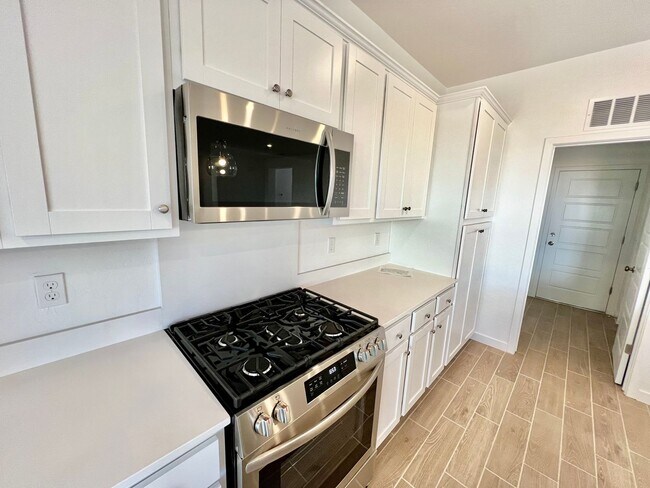 Building Photo - Charming 3-Bedroom Single Story Home for Rent
