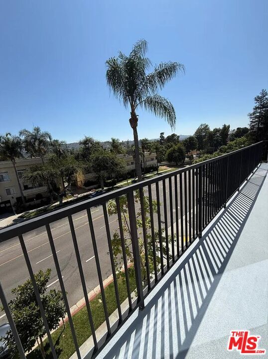 Building Photo - 4806 Sylmar Ave