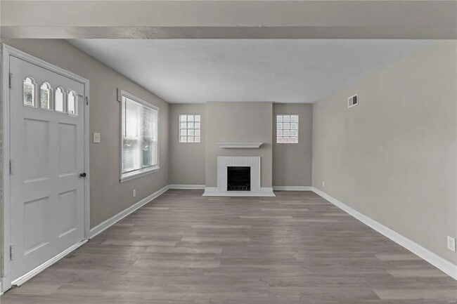 Building Photo - 7125 Farley Ave