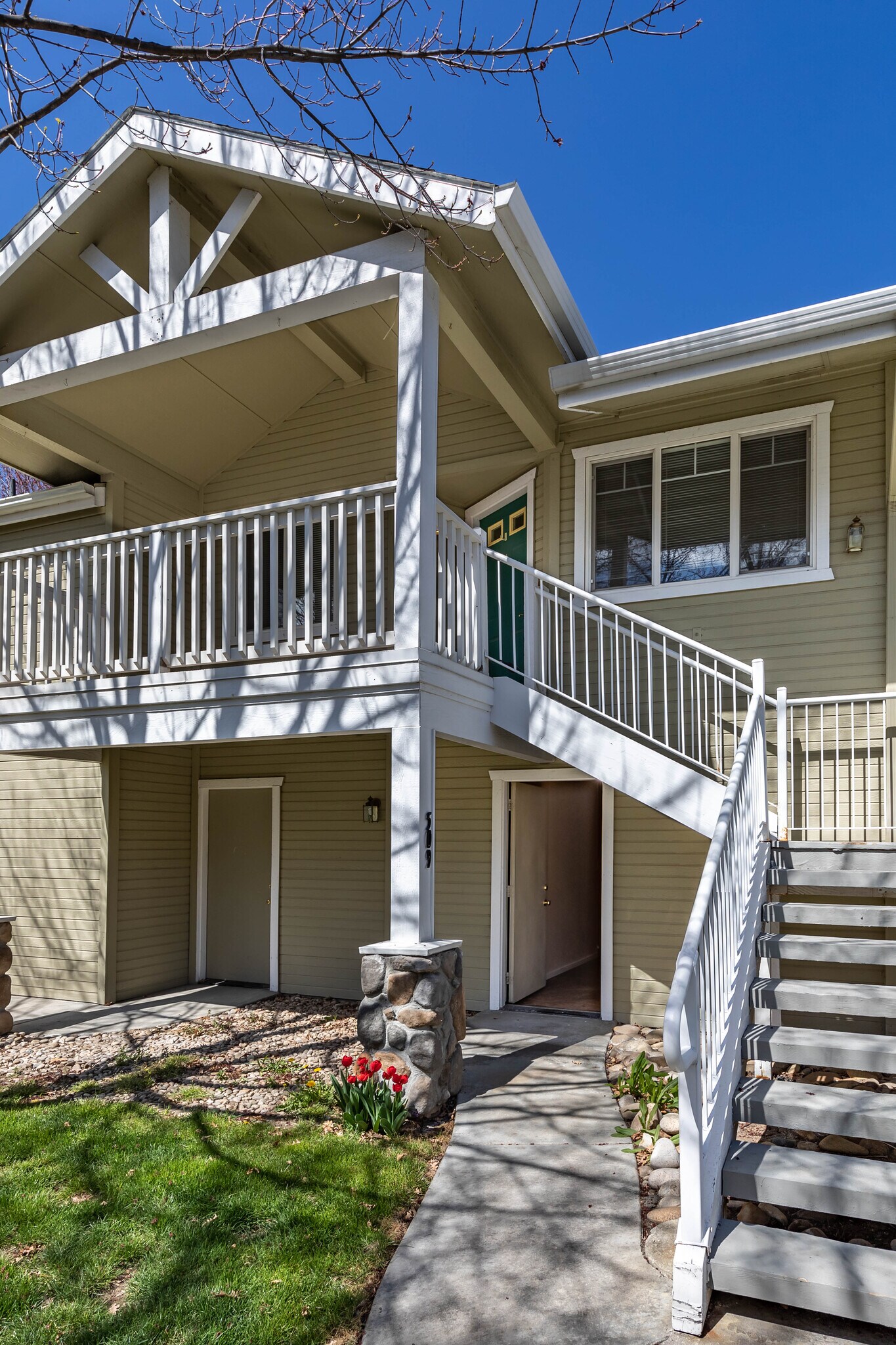 Building Photo - 509 State St