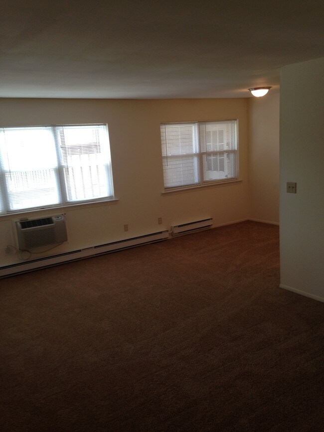 Building Photo - 35 Kimmig Ave