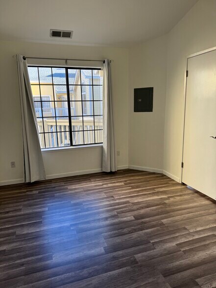 Building Photo - 206 Devonwood