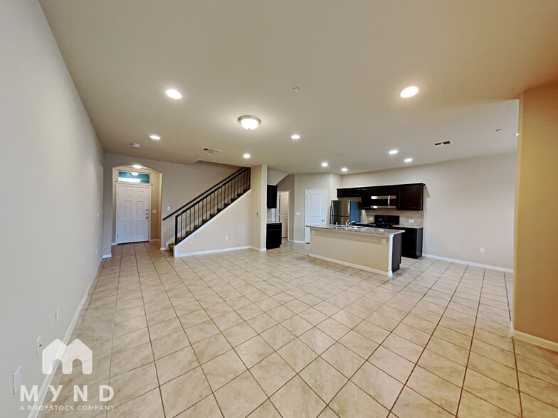 Building Photo - 2880 Donnell Dr