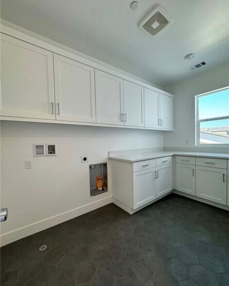 Building Photo - 114 Seep