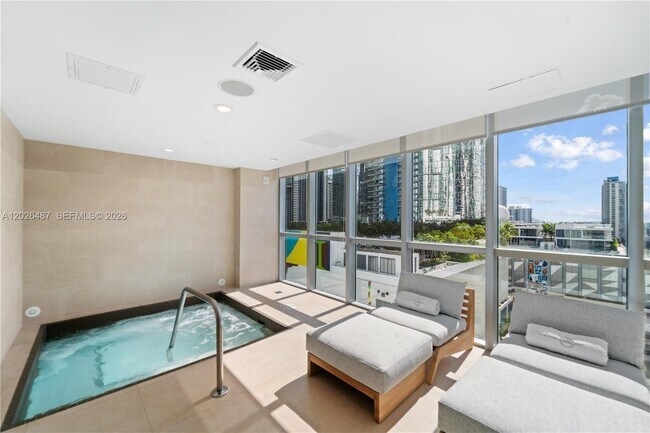 Building Photo - 900 Biscayne Blvd