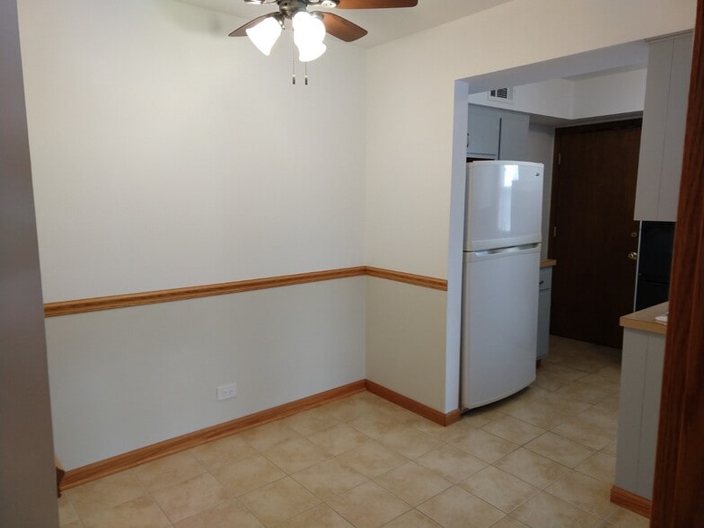 Building Photo - 1343 Woodview Ln